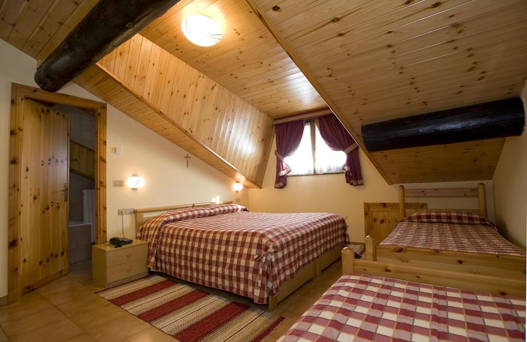 Hotel I Rododendri فالفورفا الغرفة الصورة