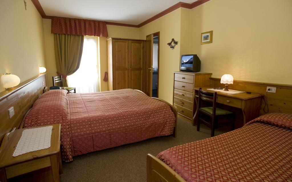 Hotel I Rododendri فالفورفا الغرفة الصورة