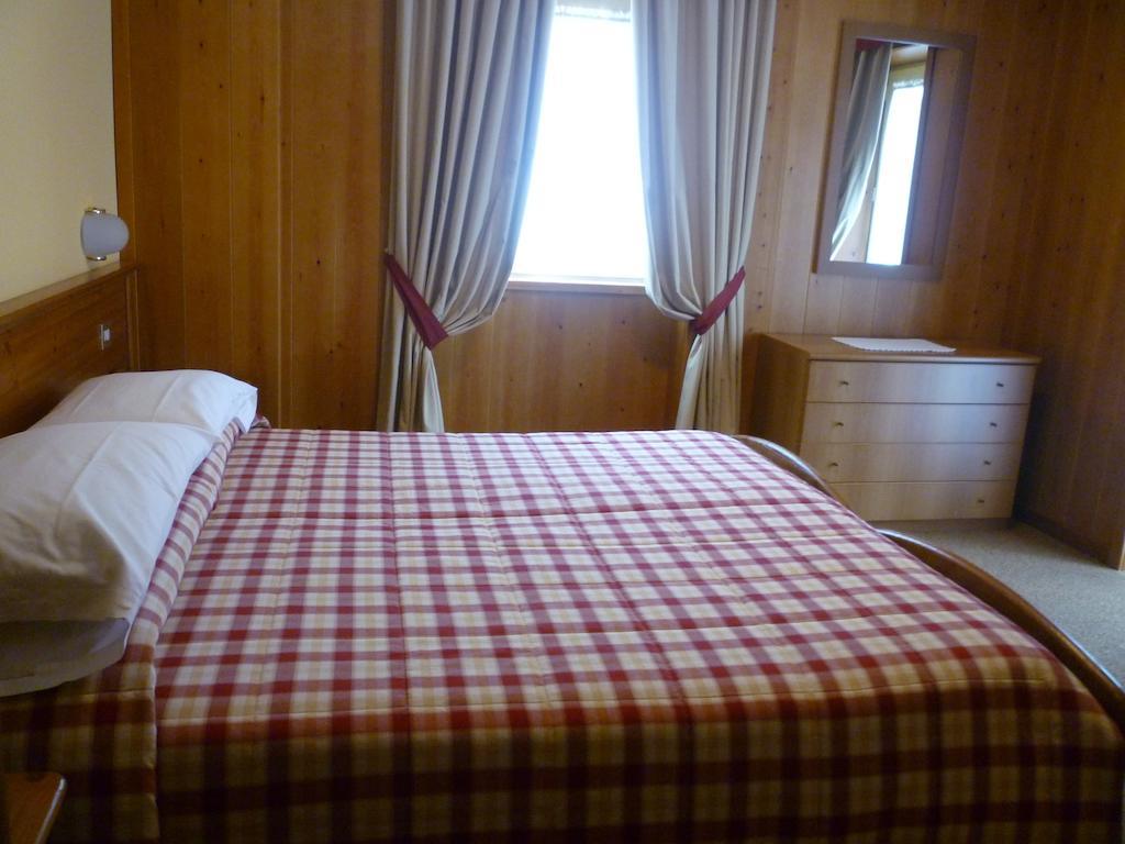 Hotel I Rododendri فالفورفا الغرفة الصورة