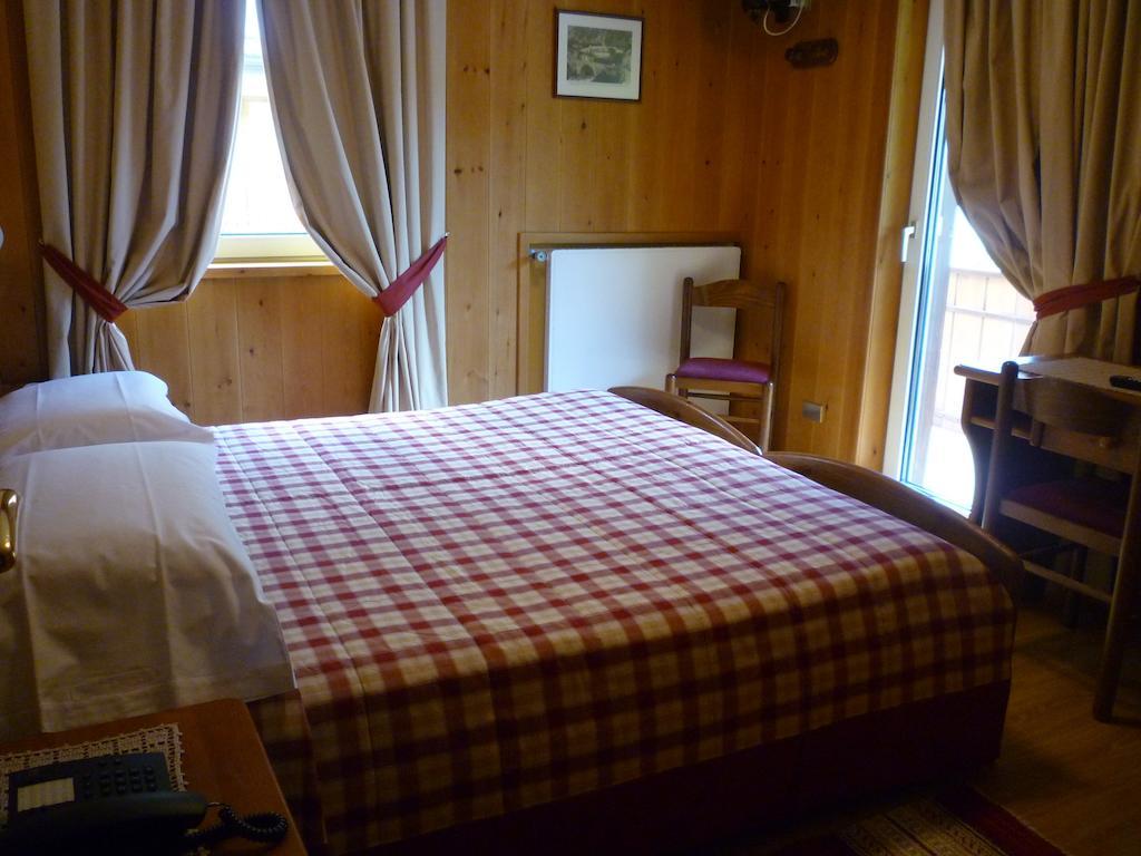 Hotel I Rododendri فالفورفا المظهر الخارجي الصورة