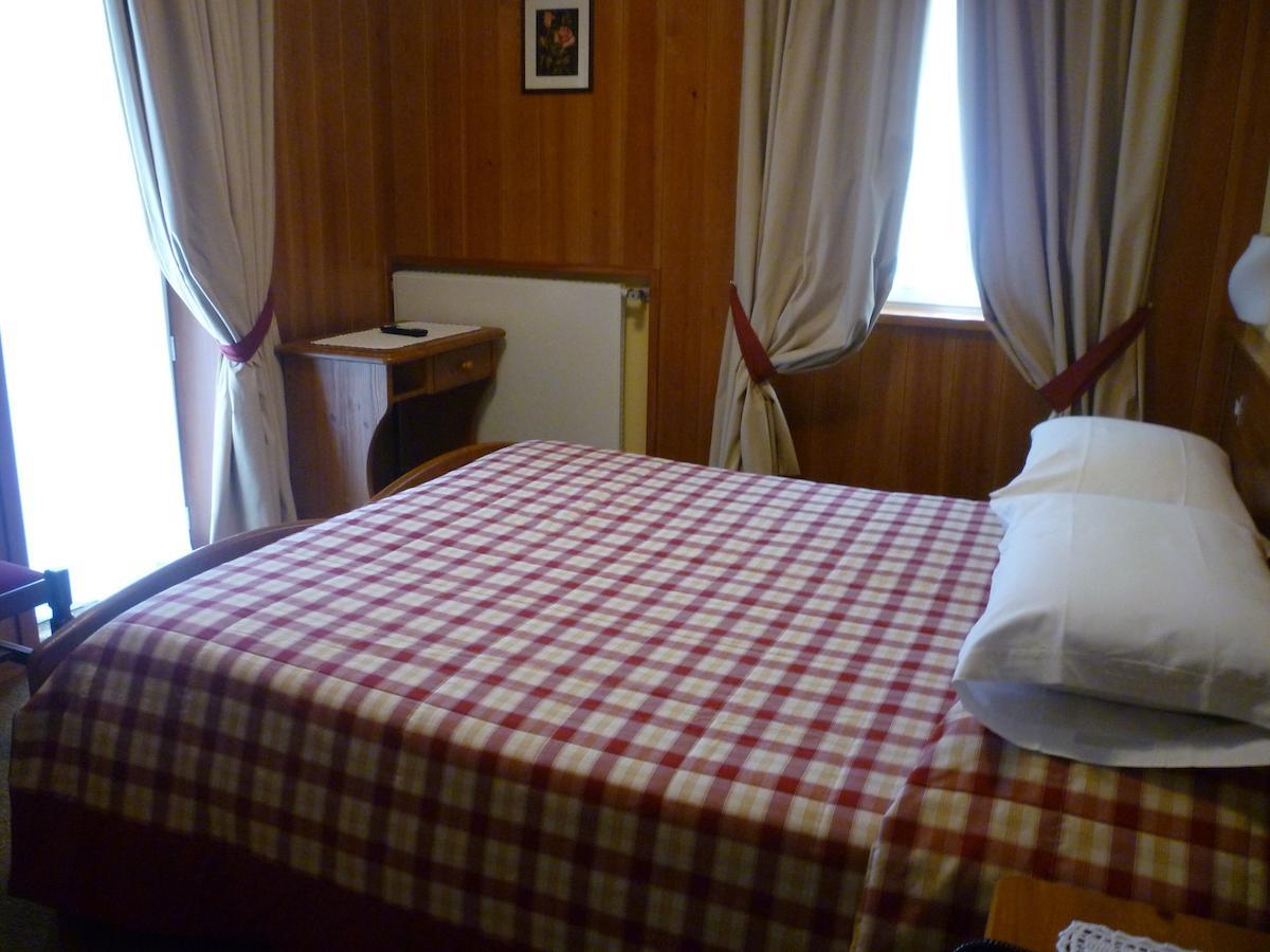 Hotel I Rododendri فالفورفا الغرفة الصورة